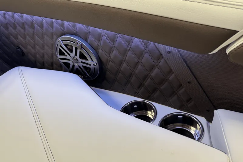 Slide: The Image of Cobalt R6 Outboard 2025 - 133