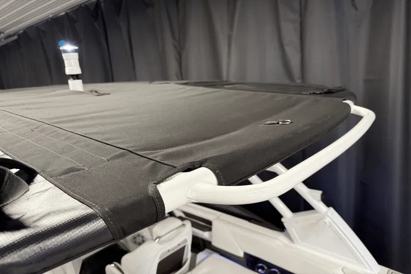 Slide: The Image of Cobalt R6 Outboard 2025 - 139