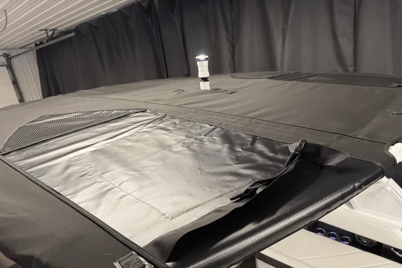 Slide: The Image of Cobalt R6 Outboard 2025 - 140