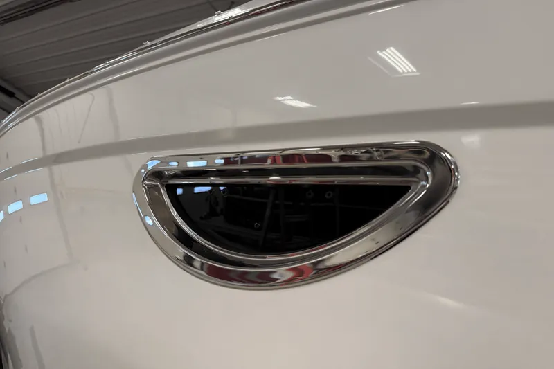 Slide: The Image of Cobalt R6 Outboard 2025 - 142