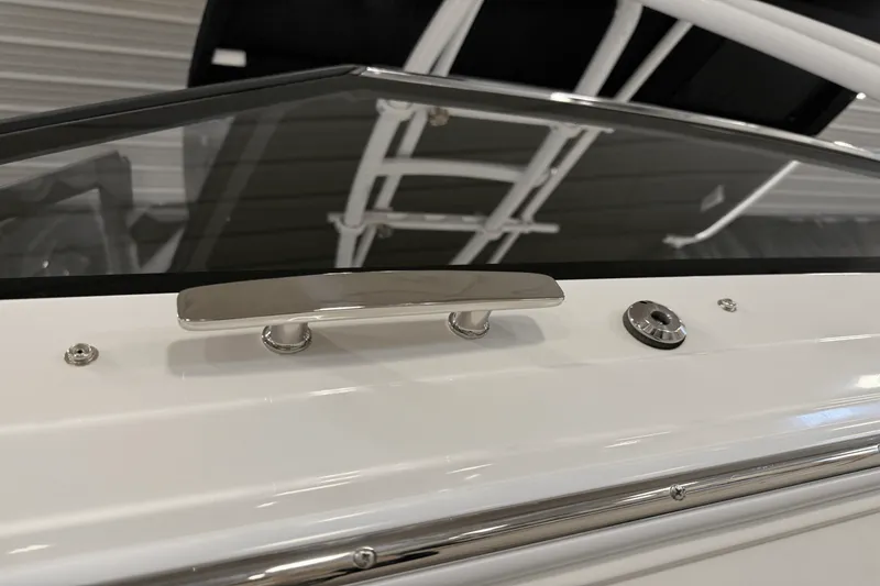 Slide: The Image of Cobalt R6 Outboard 2025 - 143