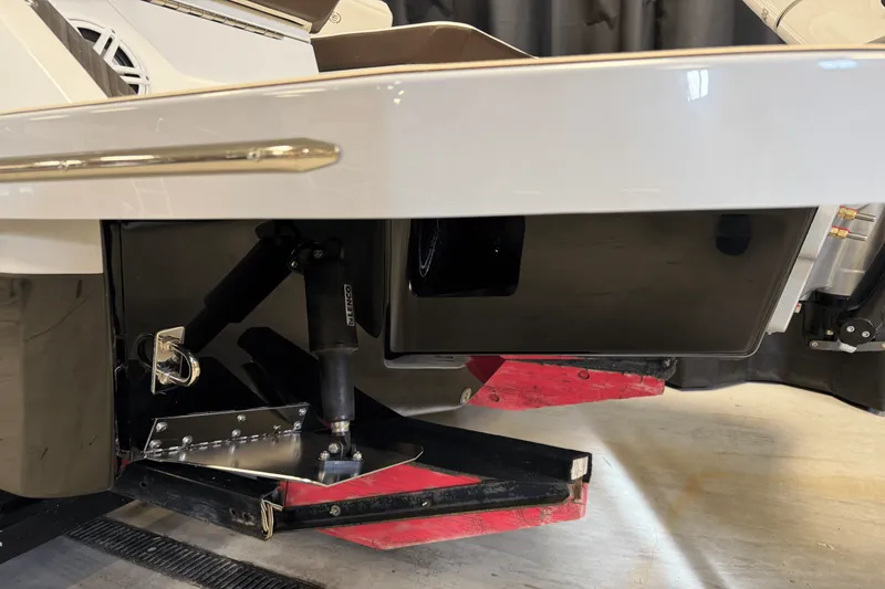 Slide: The Image of Cobalt R6 Outboard 2025 - 16