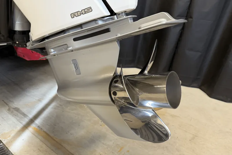 Slide: The Image of Cobalt R6 Outboard 2025 - 19