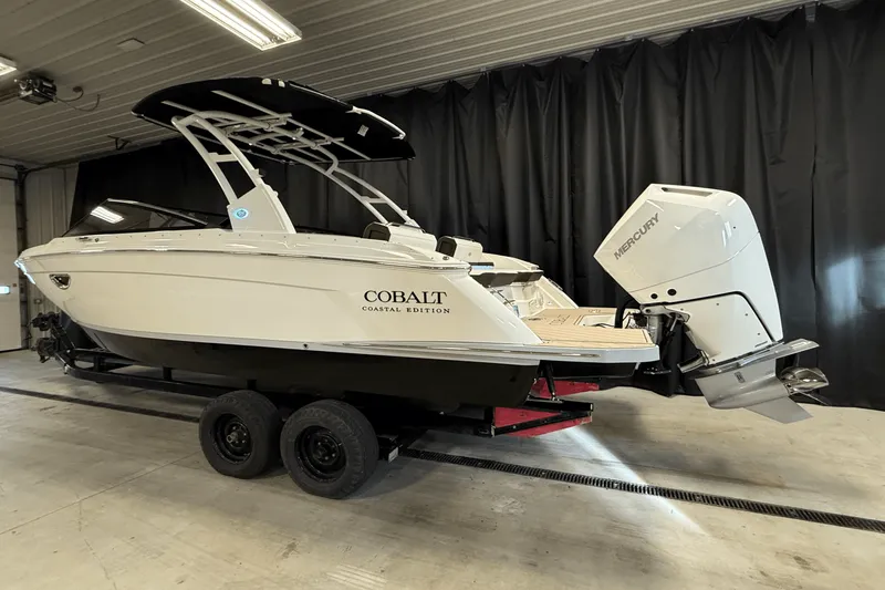 Slide: The Image of Cobalt R6 Outboard 2025 - 2