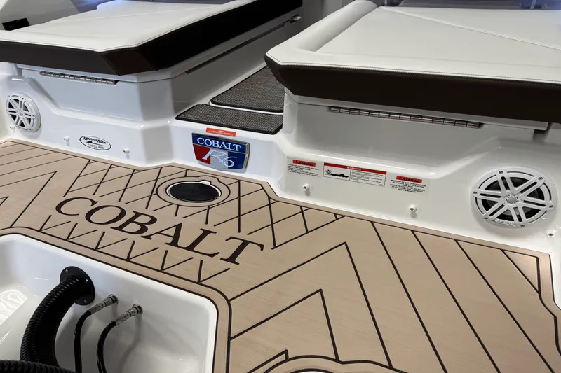 Slide: The Image of Cobalt R6 Outboard 2025 - 23