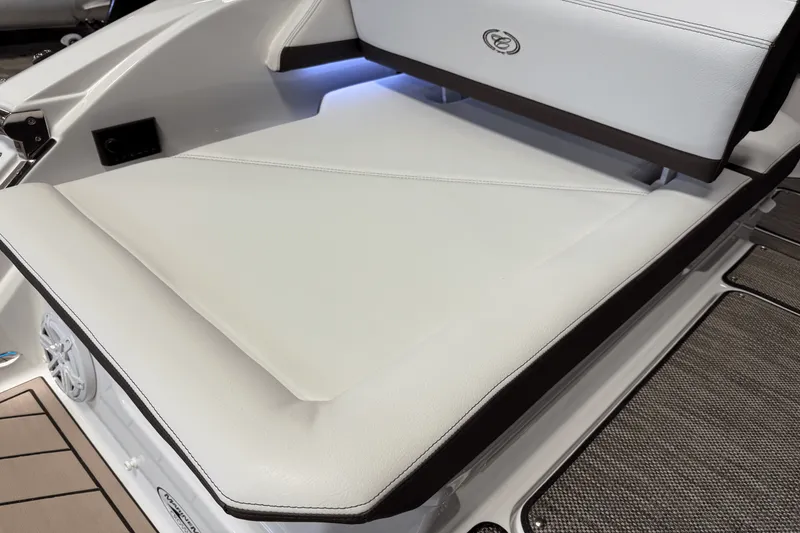 Slide: The Image of Cobalt R6 Outboard 2025 - 26