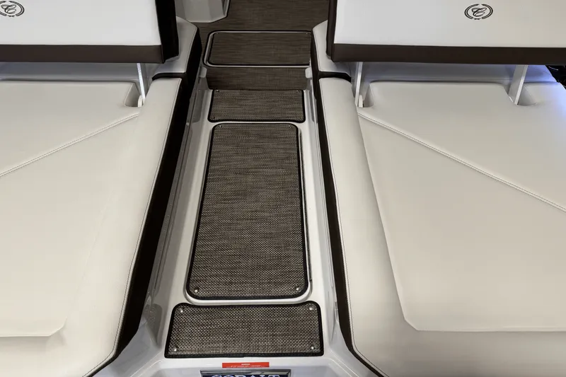 Slide: The Image of Cobalt R6 Outboard 2025 - 30