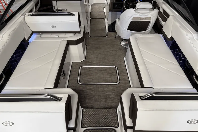 Slide: The Image of Cobalt R6 Outboard 2025 - 31