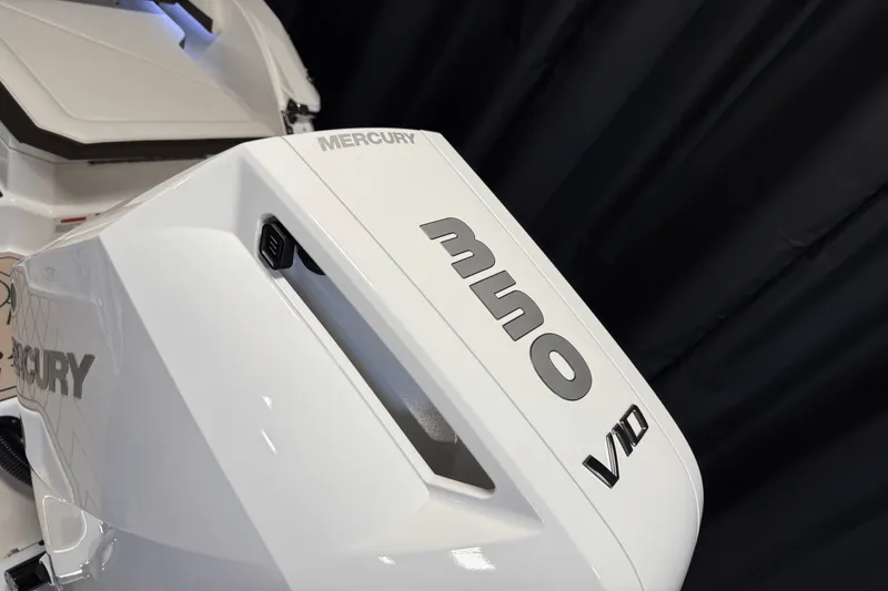 Slide: The Image of Cobalt R6 Outboard 2025 - 34