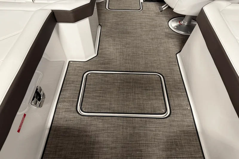 Slide: The Image of Cobalt R6 Outboard 2025 - 36