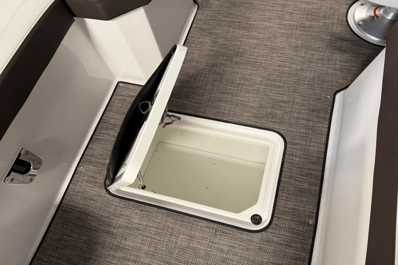 Slide: The Image of Cobalt R6 Outboard 2025 - 37