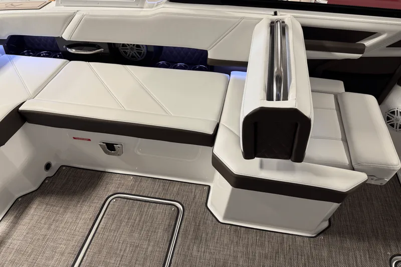 Slide: The Image of Cobalt R6 Outboard 2025 - 39