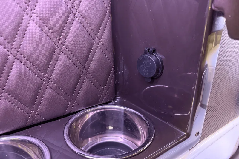 Slide: The Image of Cobalt R6 Outboard 2025 - 42