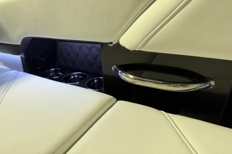 Slide: The Image of Cobalt R6 Outboard 2025 - 43