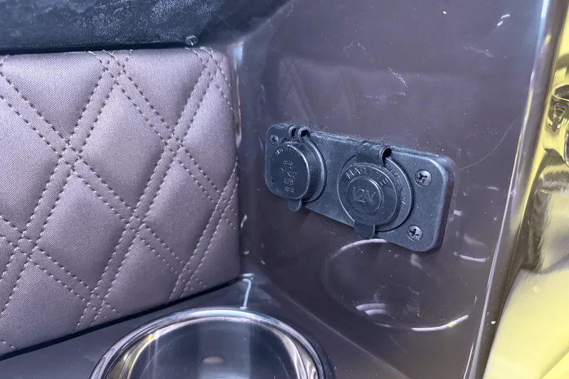 Slide: The Image of Cobalt R6 Outboard 2025 - 45