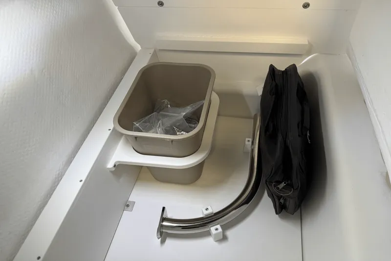 Slide: The Image of Cobalt R6 Outboard 2025 - 48