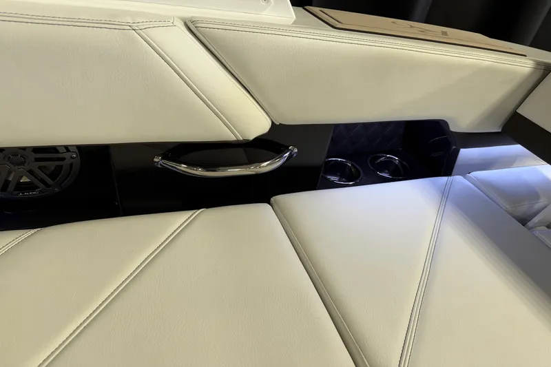 Slide: The Image of Cobalt R6 Outboard 2025 - 52