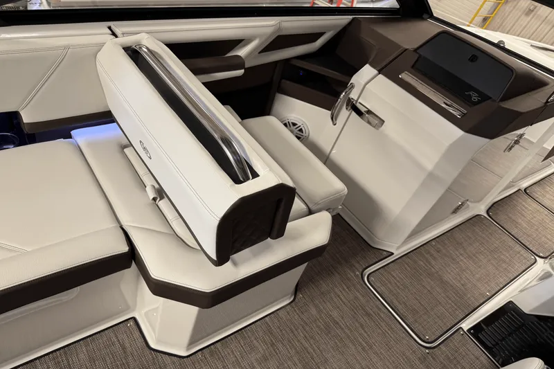 Slide: The Image of Cobalt R6 Outboard 2025 - 57