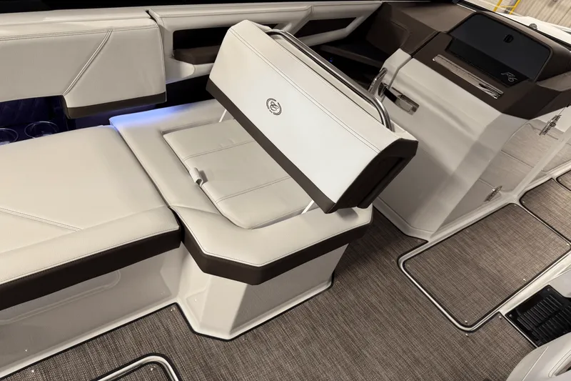 Slide: The Image of Cobalt R6 Outboard 2025 - 58