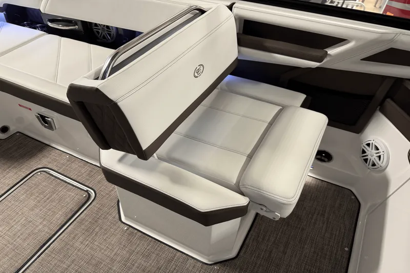 Slide: The Image of Cobalt R6 Outboard 2025 - 61