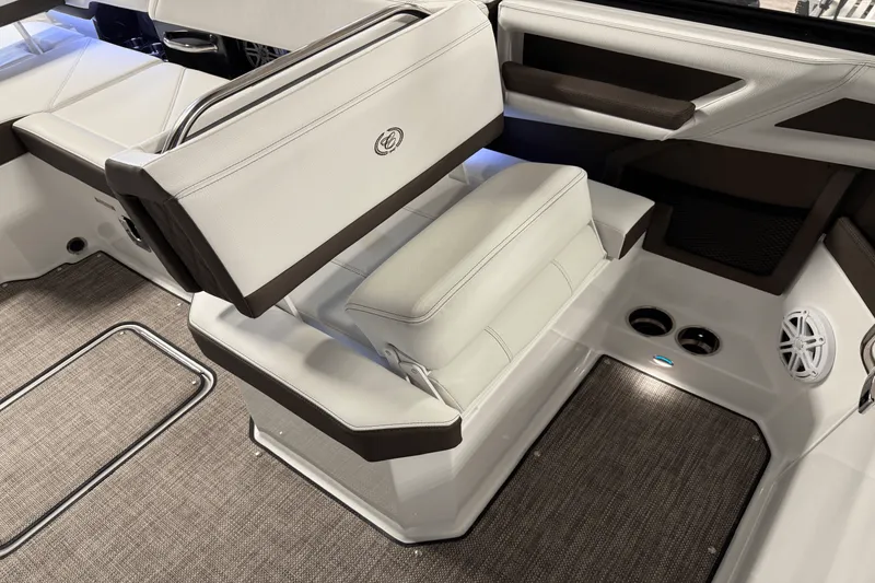 Slide: The Image of Cobalt R6 Outboard 2025 - 62