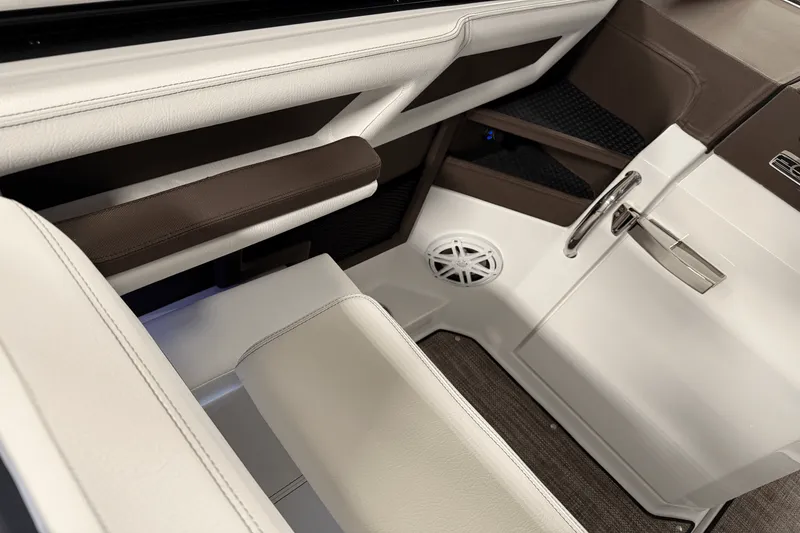 Slide: The Image of Cobalt R6 Outboard 2025 - 63