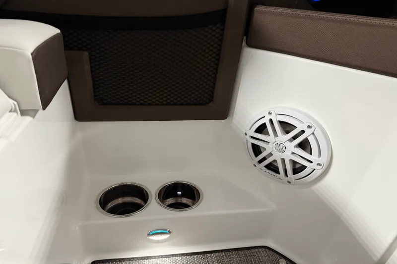 Slide: The Image of Cobalt R6 Outboard 2025 - 66