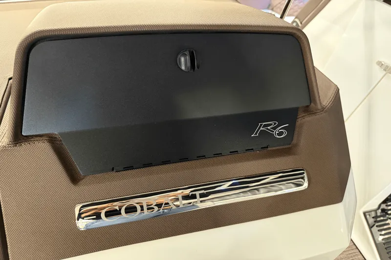 Slide: The Image of Cobalt R6 Outboard 2025 - 68