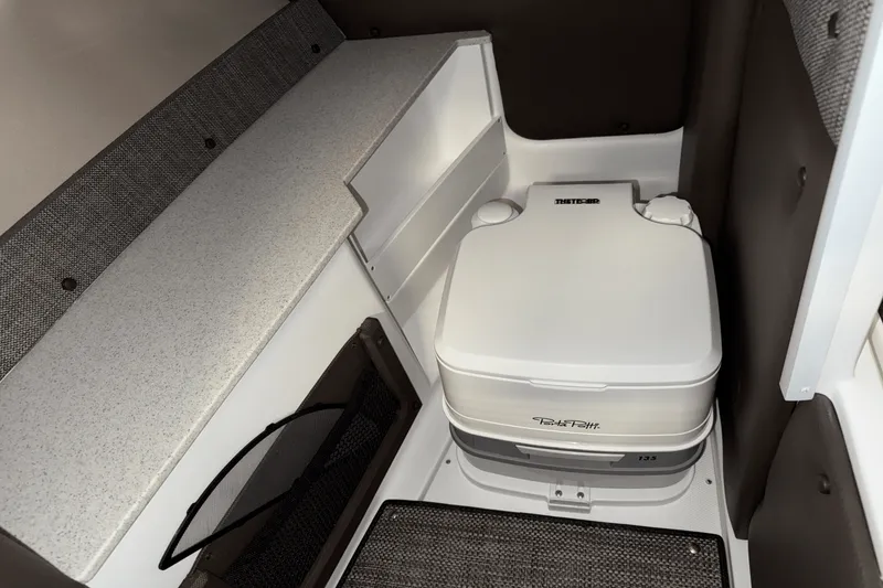 Slide: The Image of Cobalt R6 Outboard 2025 - 78