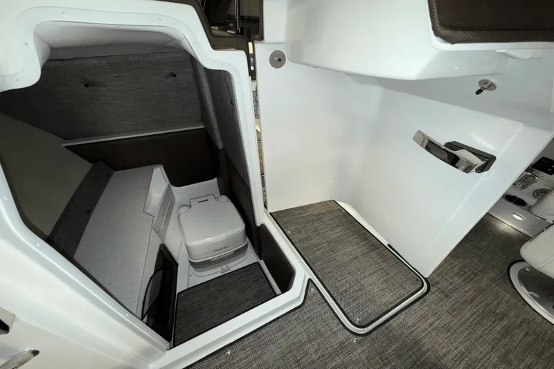 Slide: The Image of Cobalt R6 Outboard 2025 - 79