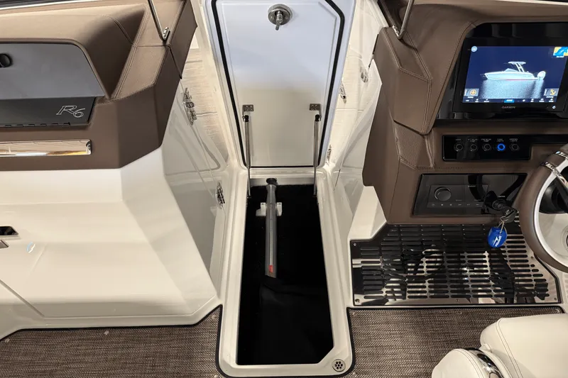 Slide: The Image of Cobalt R6 Outboard 2025 - 81