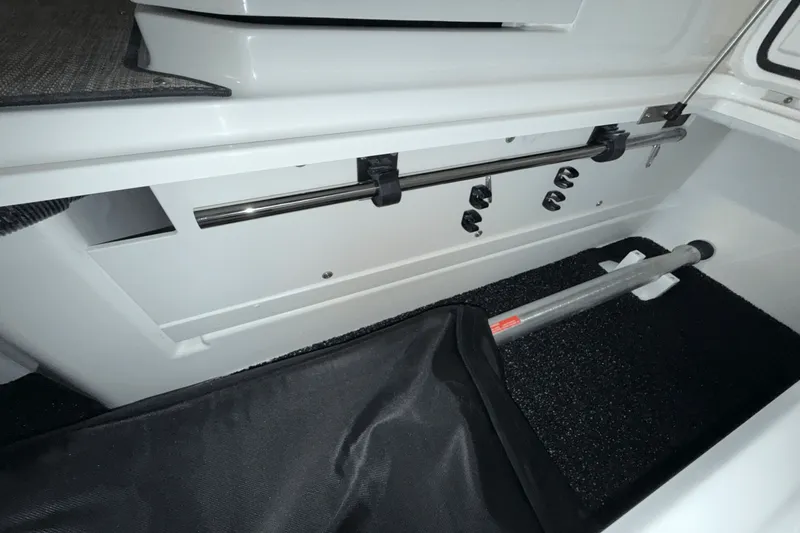 Slide: The Image of Cobalt R6 Outboard 2025 - 84