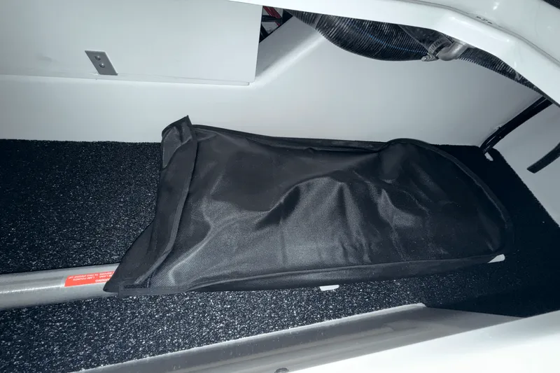 Slide: The Image of Cobalt R6 Outboard 2025 - 85