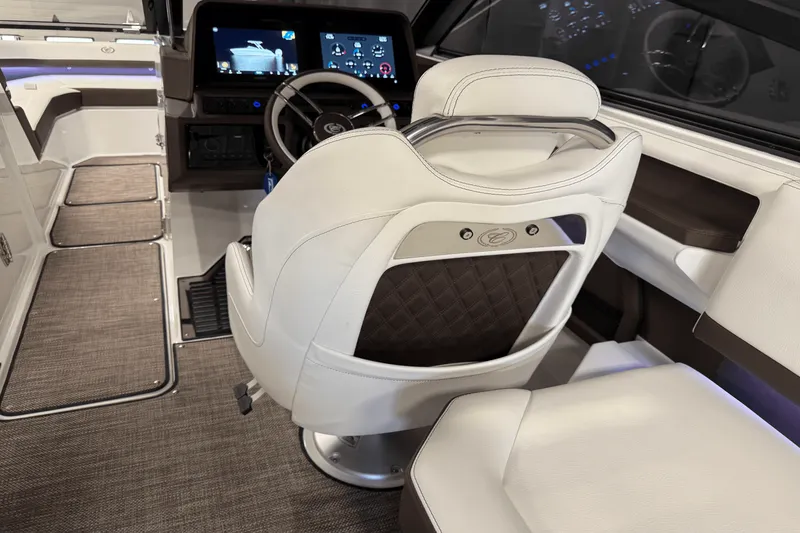 Slide: The Image of Cobalt R6 Outboard 2025 - 87