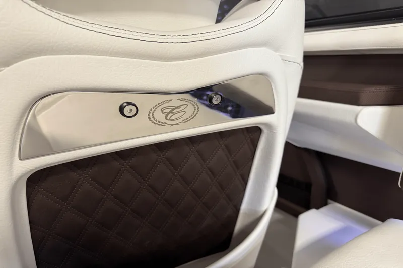 Slide: The Image of Cobalt R6 Outboard 2025 - 88