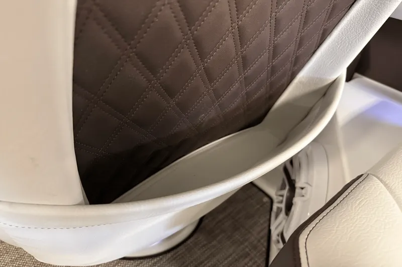 Slide: The Image of Cobalt R6 Outboard 2025 - 89