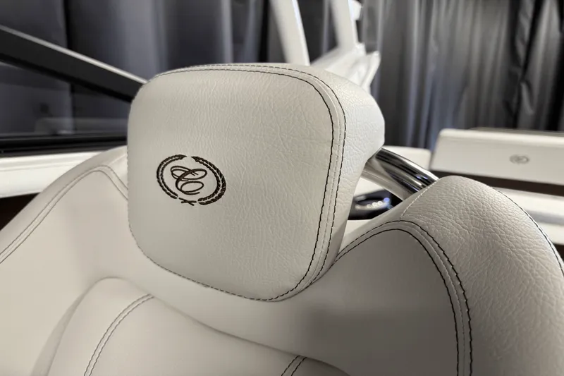 Slide: The Image of Cobalt R6 Outboard 2025 - 94