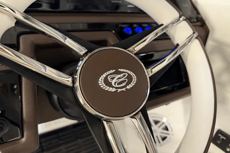 Slide: The Image of Cobalt R6 Outboard 2025 - 97