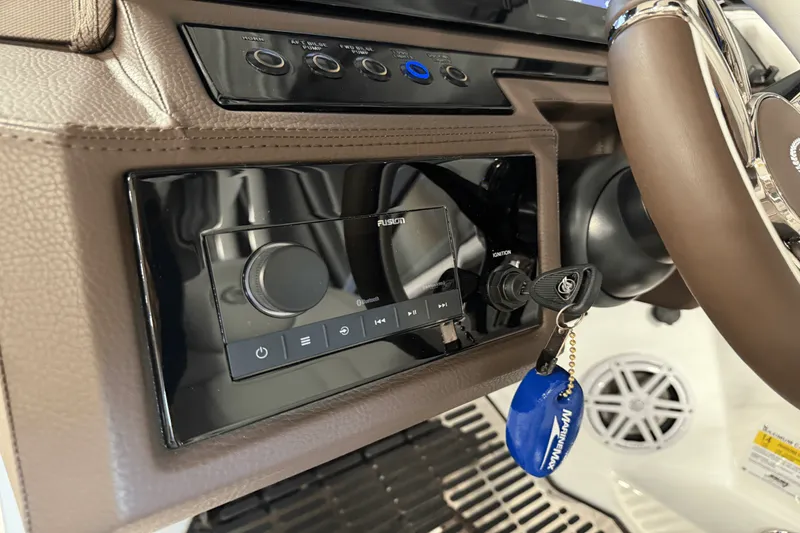 Slide: The Image of Cobalt R6 Outboard 2025 - 98