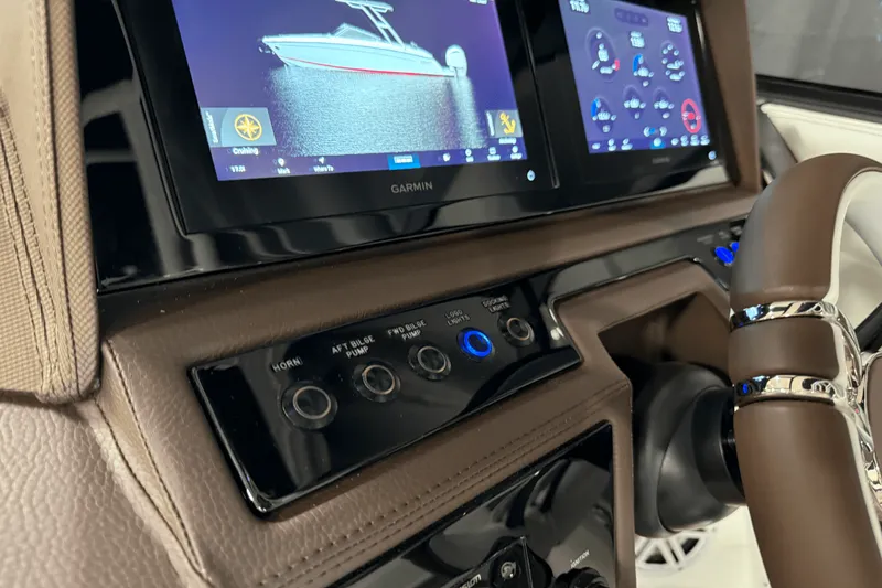 Slide: The Image of Cobalt R6 Outboard 2025 - 99