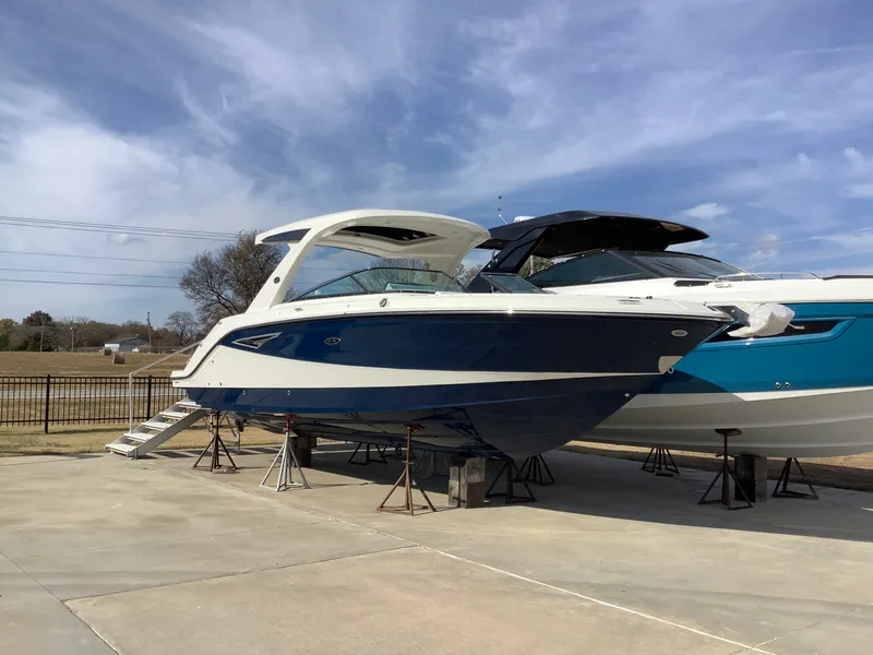 The Image of Sea Ray SLX 310 2026 - 0