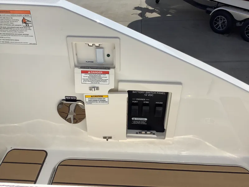 Slide: The Image of Sea Ray SLX 310 2026 - 11