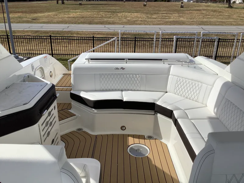 Slide: The Image of Sea Ray SLX 310 2026 - 18