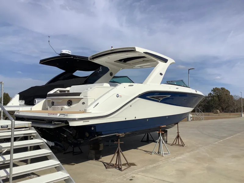 Slide: The Image of Sea Ray SLX 310 2026 - 2