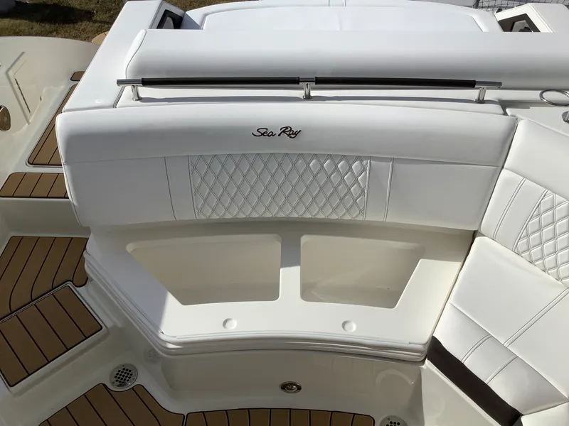 Slide: The Image of Sea Ray SLX 310 2026 - 21