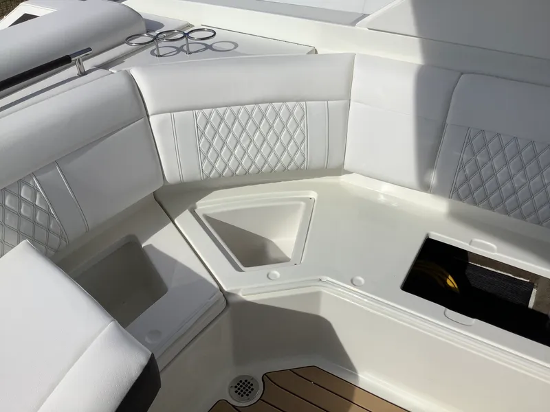 Slide: The Image of Sea Ray SLX 310 2026 - 22