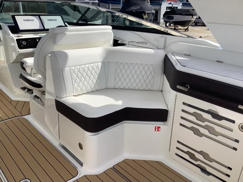 Slide: The Image of Sea Ray SLX 310 2026 - 24