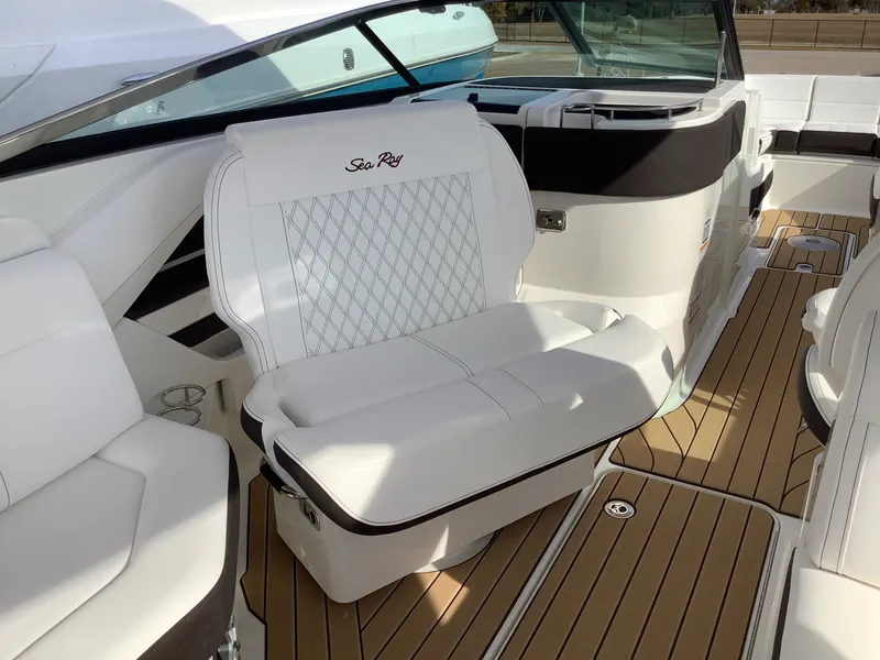 Slide: The Image of Sea Ray SLX 310 2026 - 28