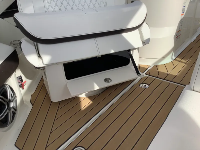 Slide: The Image of Sea Ray SLX 310 2026 - 29
