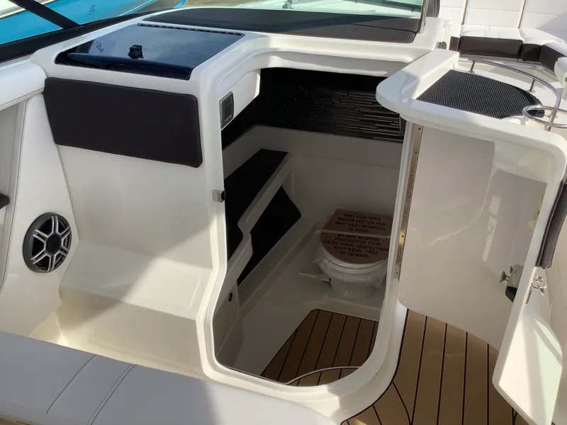 Slide: The Image of Sea Ray SLX 310 2026 - 31